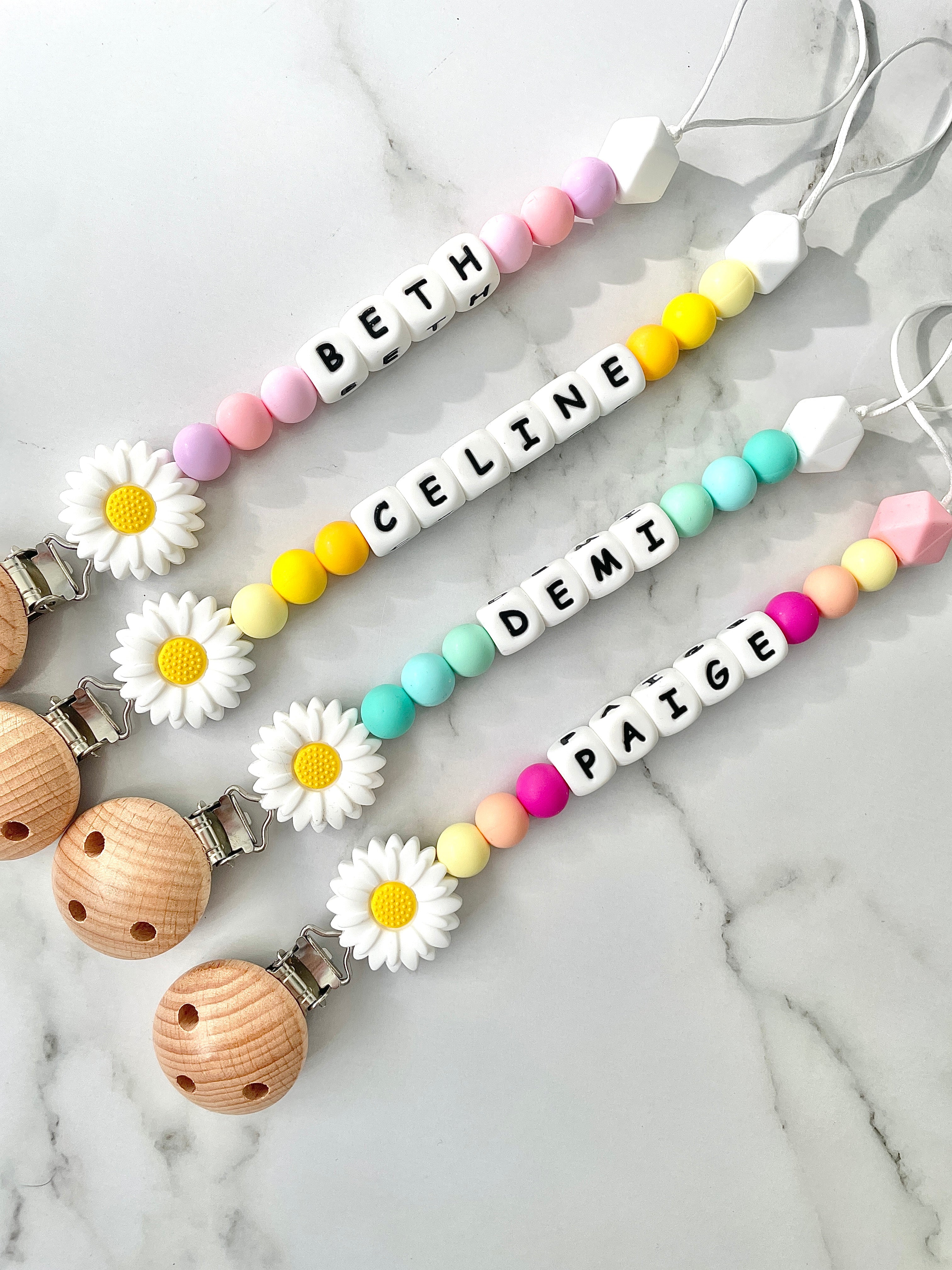 Personalised dummy chain, dummy clip, dummy holder, white yellow daisy.