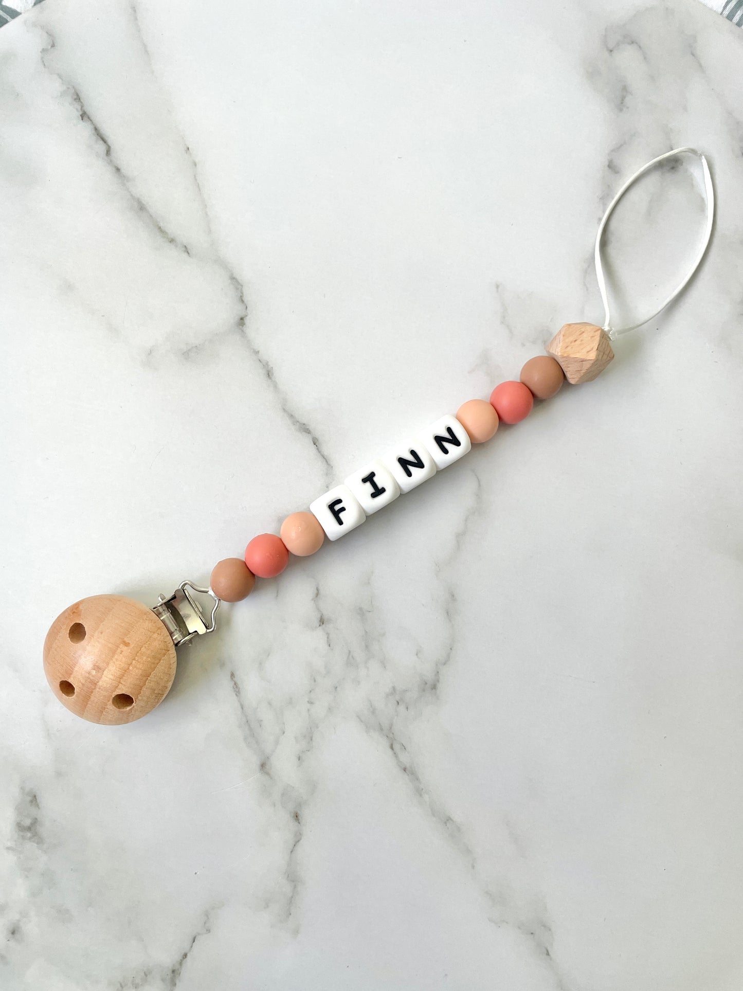 Personalised dummy chain, beaded dummy clip, name dummy holder, neutral colour - Finn design