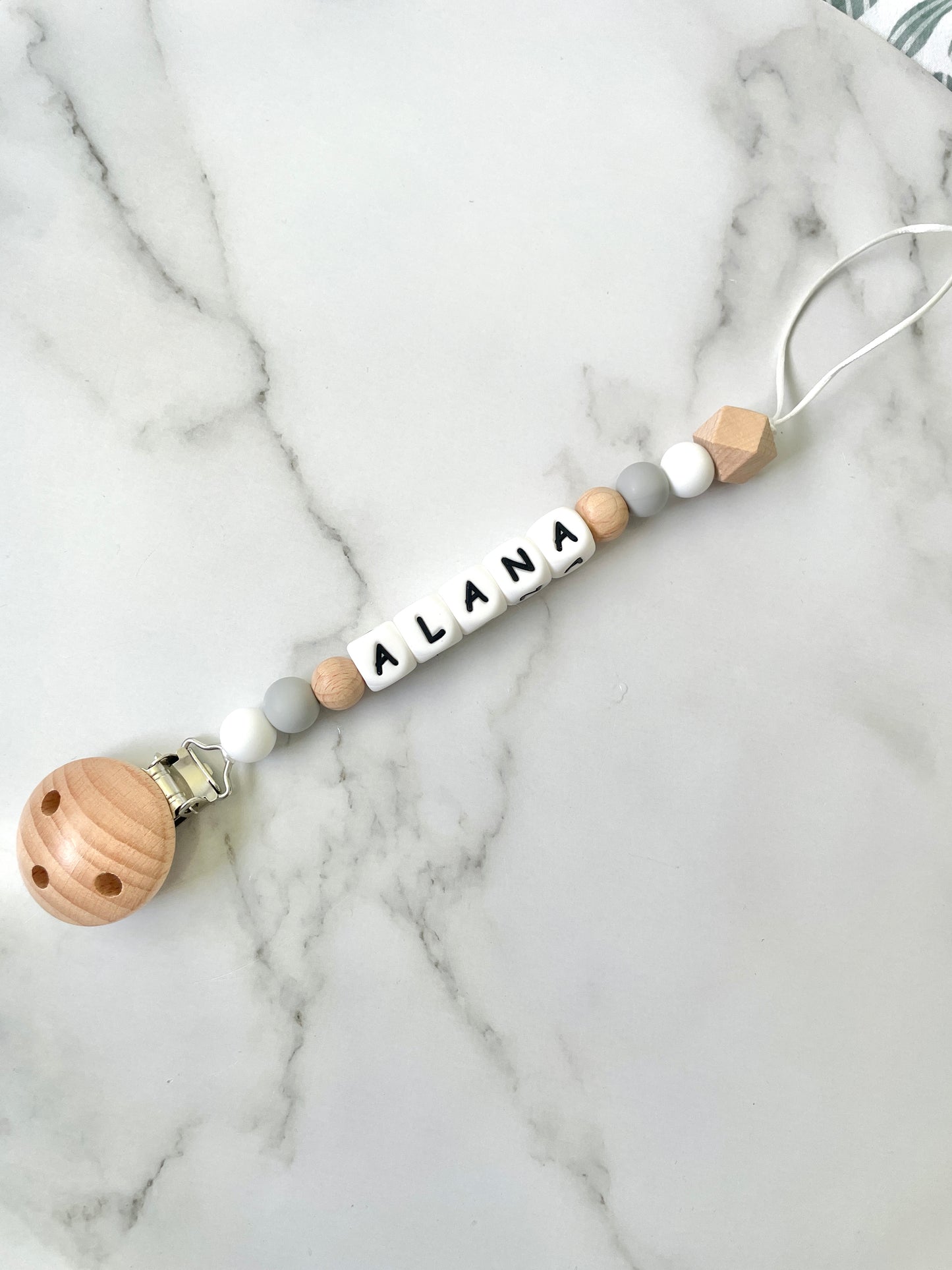 Personalised dummy chain, beaded dummy clip, name dummy holder, neutral colour - Alana