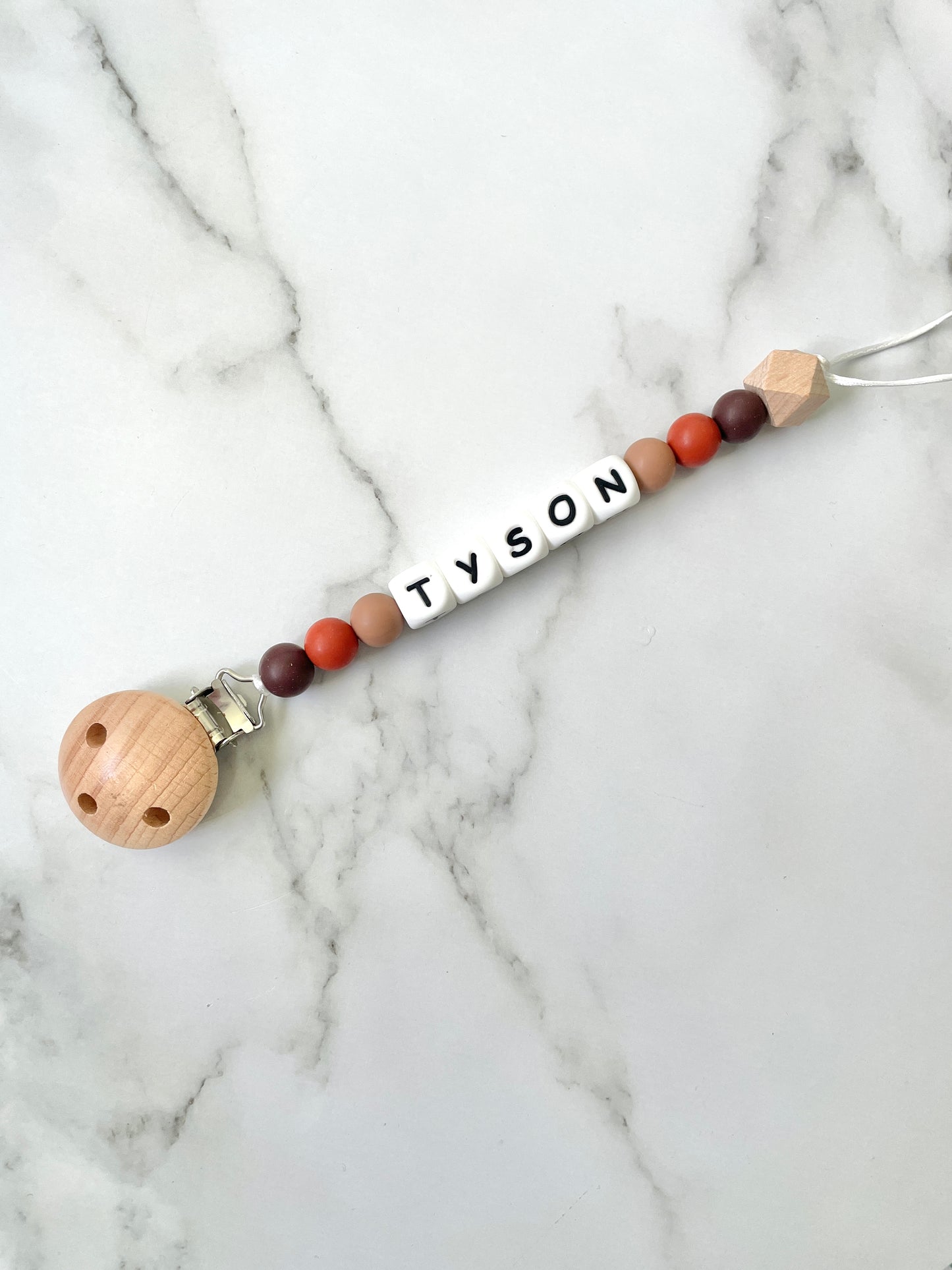 Personalised dummy chain, beaded dummy clip, name dummy holder, neutral colour - Tyson design