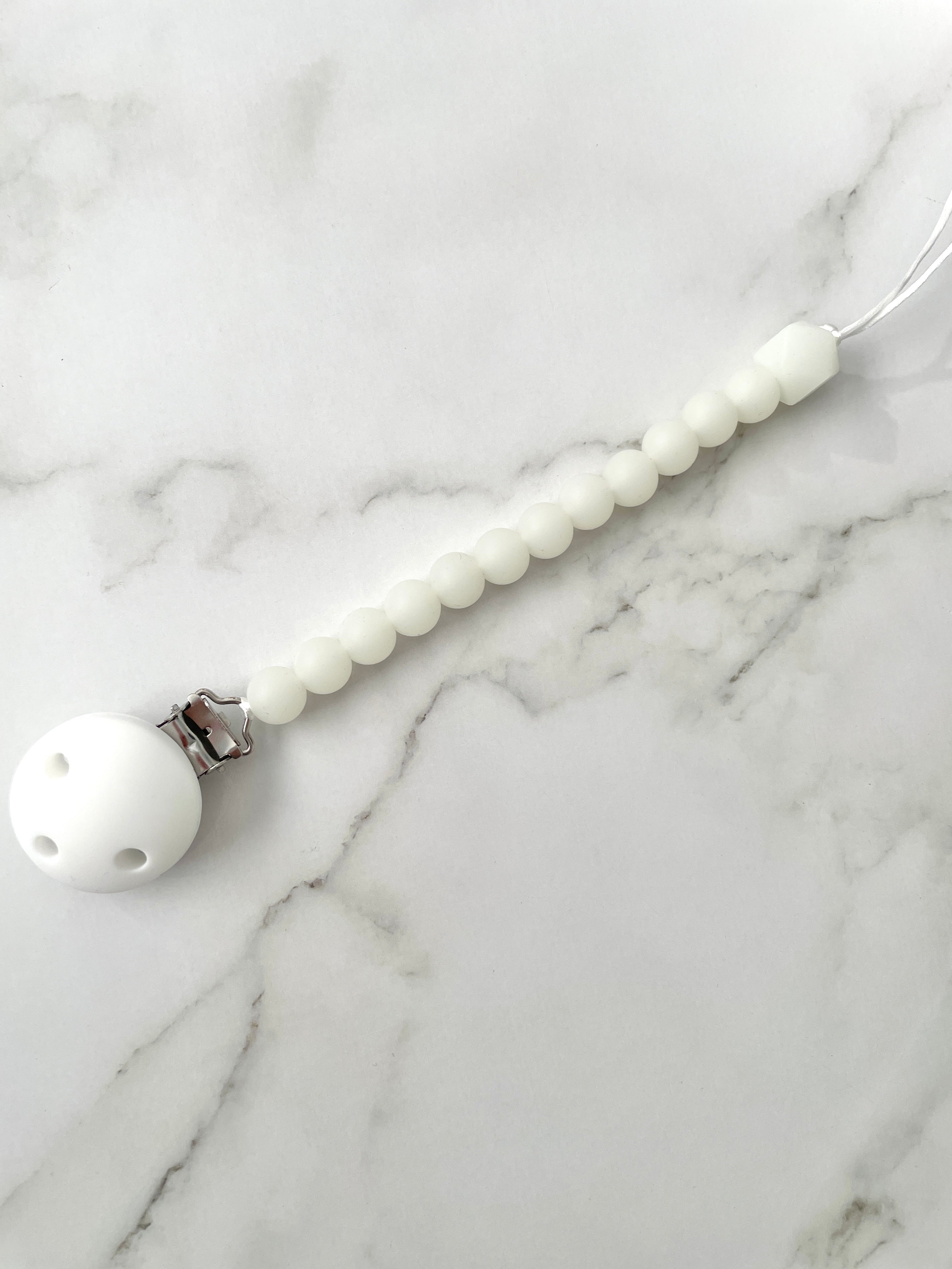 Glow in the dark dummy chain - white.