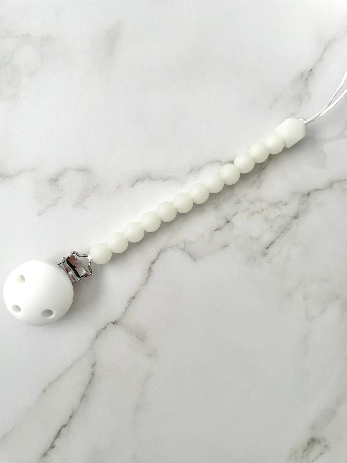 Glow in the dark dummy chain - white.